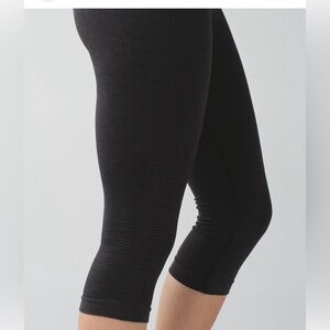 Lululemon Ebb And Flow crop seamless leggings in black 🍀
